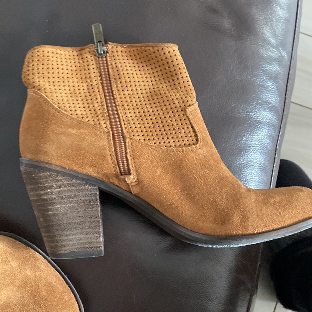 Vince Camuto Suede low boots - Picture 3 of 3